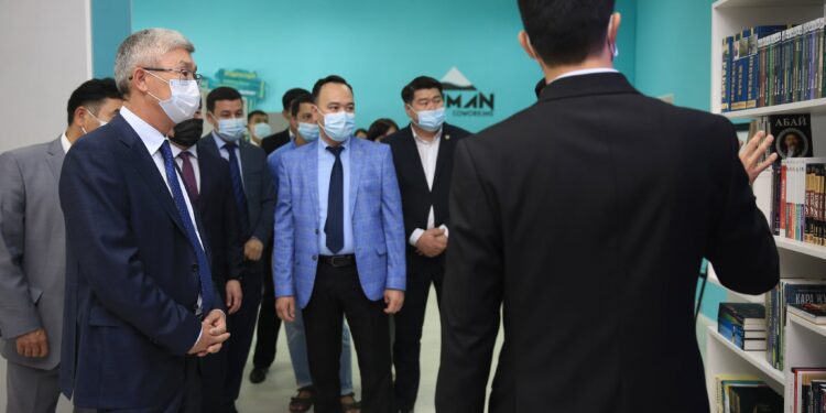 Маңғыстау облысының әкімі облыстық жастар ресурстық орталығының қызметімен танысты