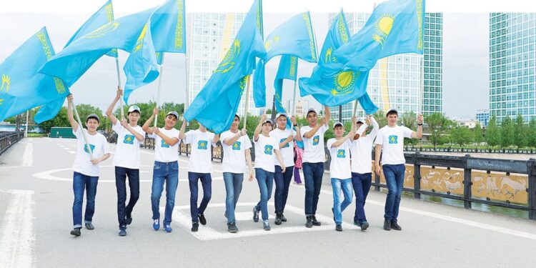 Сауалнама – 2022: Маңғыстау жастары отбасы мен достықты басты құндылық деп есептейді