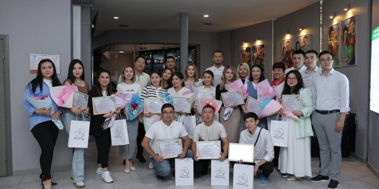 Жастар орталығы БАҚ қызметкерлерін құттықтады