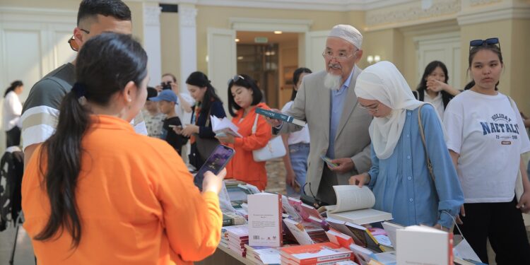 Ақтауда алғаш рет кітап оқырмандары басқосты