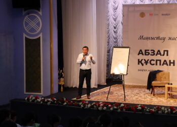 Маңғыстау жастары заңгер Абзал Құспанмен кездесті