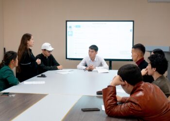 Жаңаөзендік жас оқырмандар Дулат Исабековтің шығармасын талдады