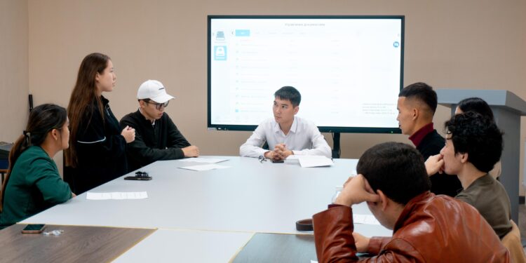 Жаңаөзендік жас оқырмандар Дулат Исабековтің шығармасын талдады