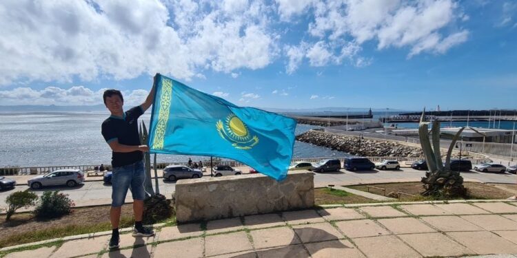 «Гибралтар мен Босфор бұғазын жүзіп өттім». Ақтаулық жігіт Сауд Арабиясындағы «NEOM» жобасында қызмет етіп жүр