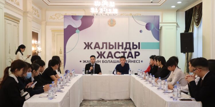 Ақтау студенттер Альянсының көшбасшыларына төсбелгі берілді