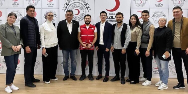 2024 жылы Ыстамбұлдағы «Қызыл ай» өкілдері маңғыстаулық волонтерлерге дәріс береді