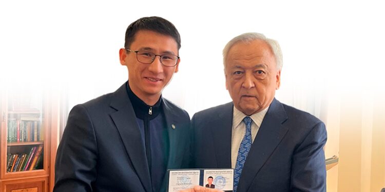 Кенжебек Сержанұлы Жазушылар Одағына мүше болды