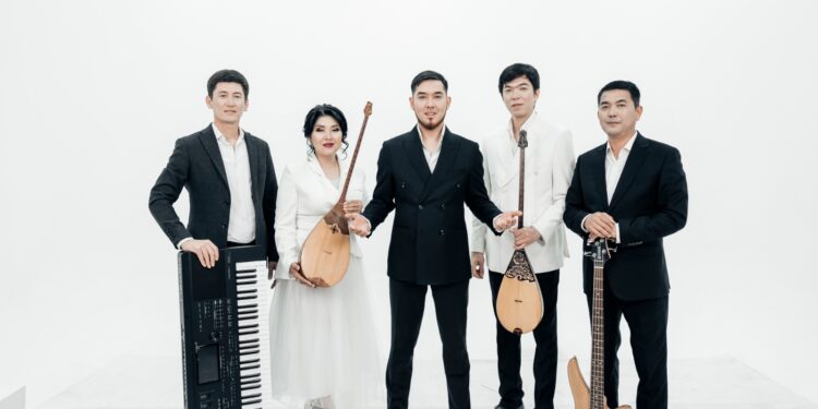 Маңғыстауда өнерді серік еткен Жолдасбаевтар әулеті тұрады