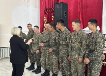 «Лудомания және нашақорлық»: Ақтауда сарбаздар психологпен кездесті