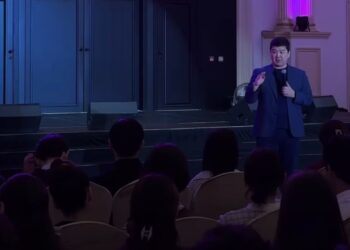 Оқушылар педагог-психолог Ержан Мырзабаевпен кездесті