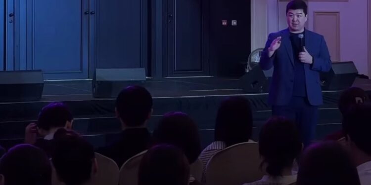 Оқушылар педагог-психолог Ержан Мырзабаевпен кездесті