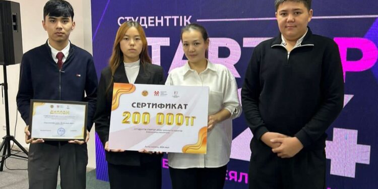 Үздік әлеуметтік жоба ұсынған студенттер грантқа ие болды