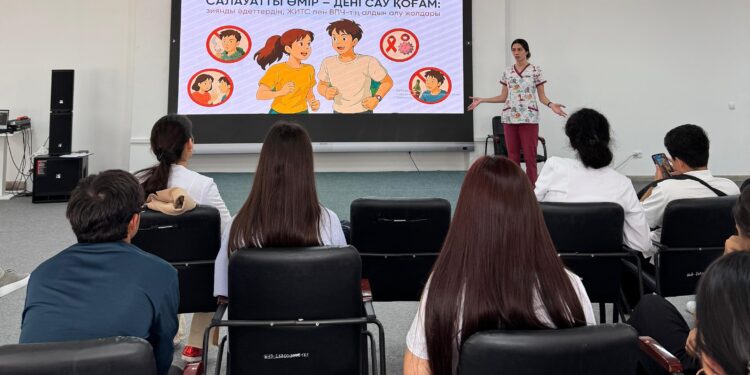 «САЛАУАТТЫ ӨМІР — ДЕНІ САУ ҚОҒАМ»: Ақтауда ЖИТС пен ВИЧ-тің алдын алуға арналған басқосу өтті