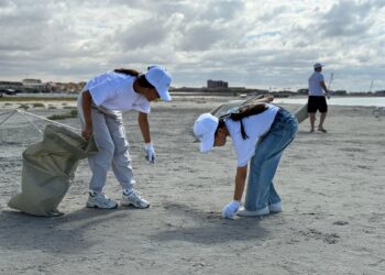 Ақтауда теңіз жағалауында сенбілік өтті